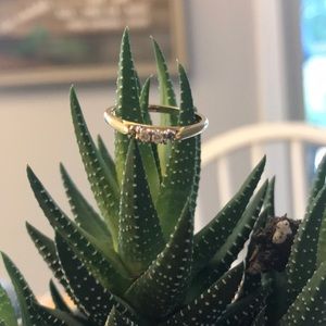 14k Petite Gold Ring *MISSING 2 EXTERIOR DIAMONDS*